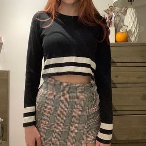 Forever 21 black and white sweater